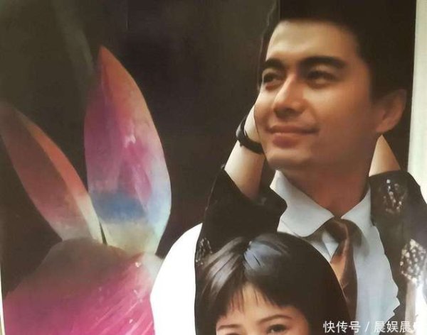 壹号娱乐下载 许亚军美国陪子用餐！儿子称父亲从未缺位，缺席葬礼为何？